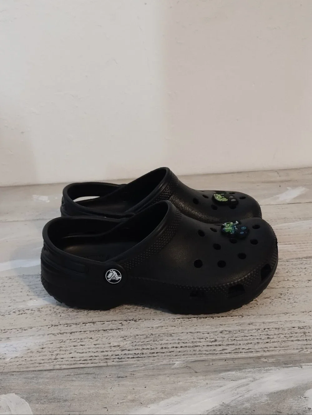 Crocs Classic Clogs Black Slip-On Shoes U.S.A boys size j 2 very good condition
